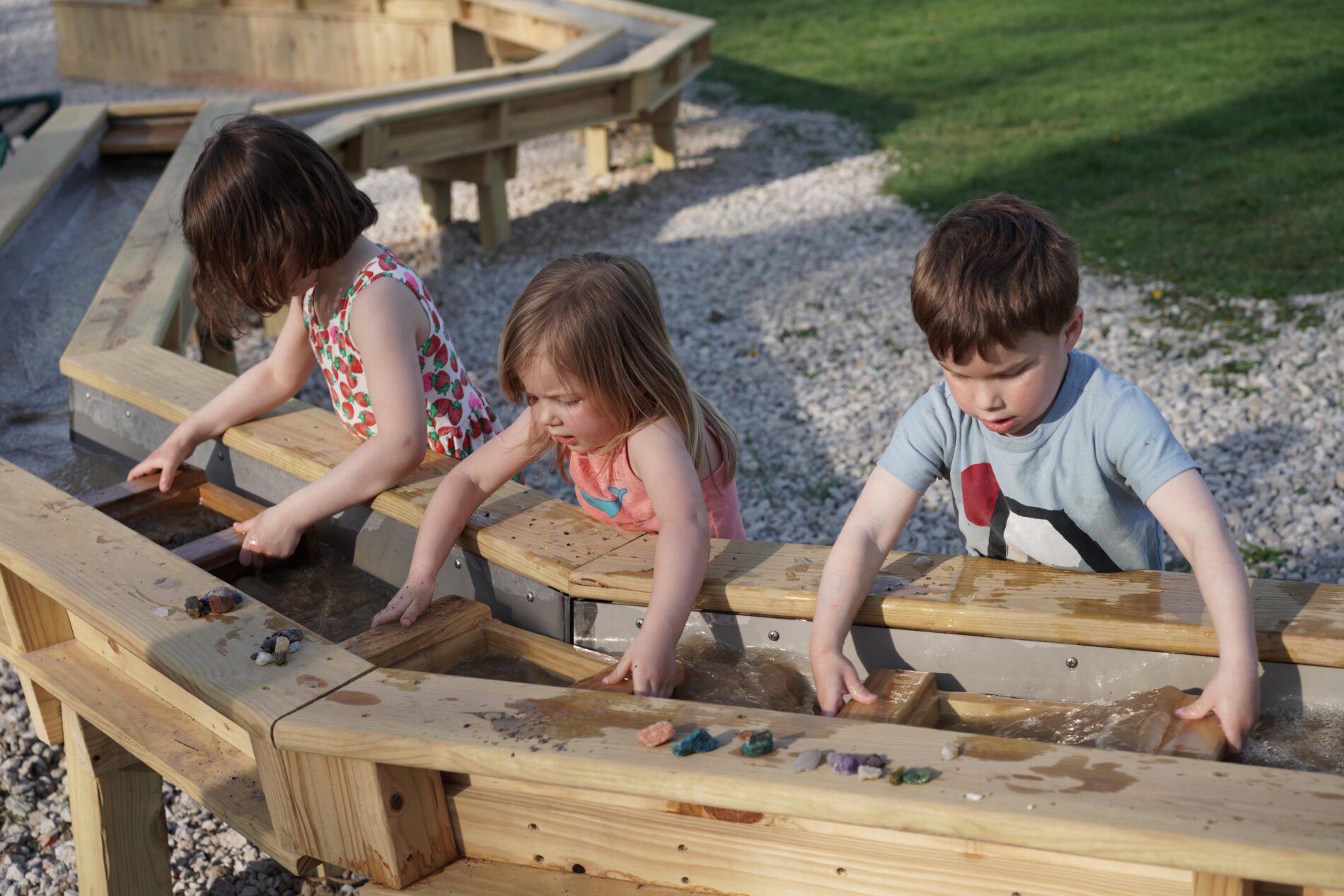 kids exploring Olentangy Indian Caverns in Columbus