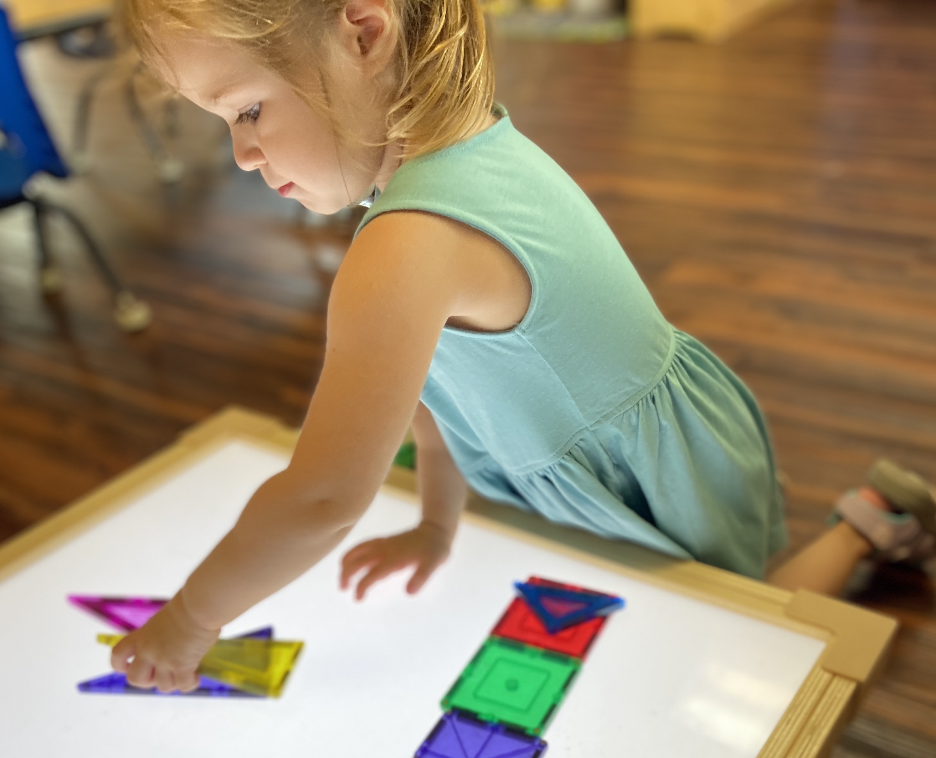 preschool-girl-doing-steam-learning