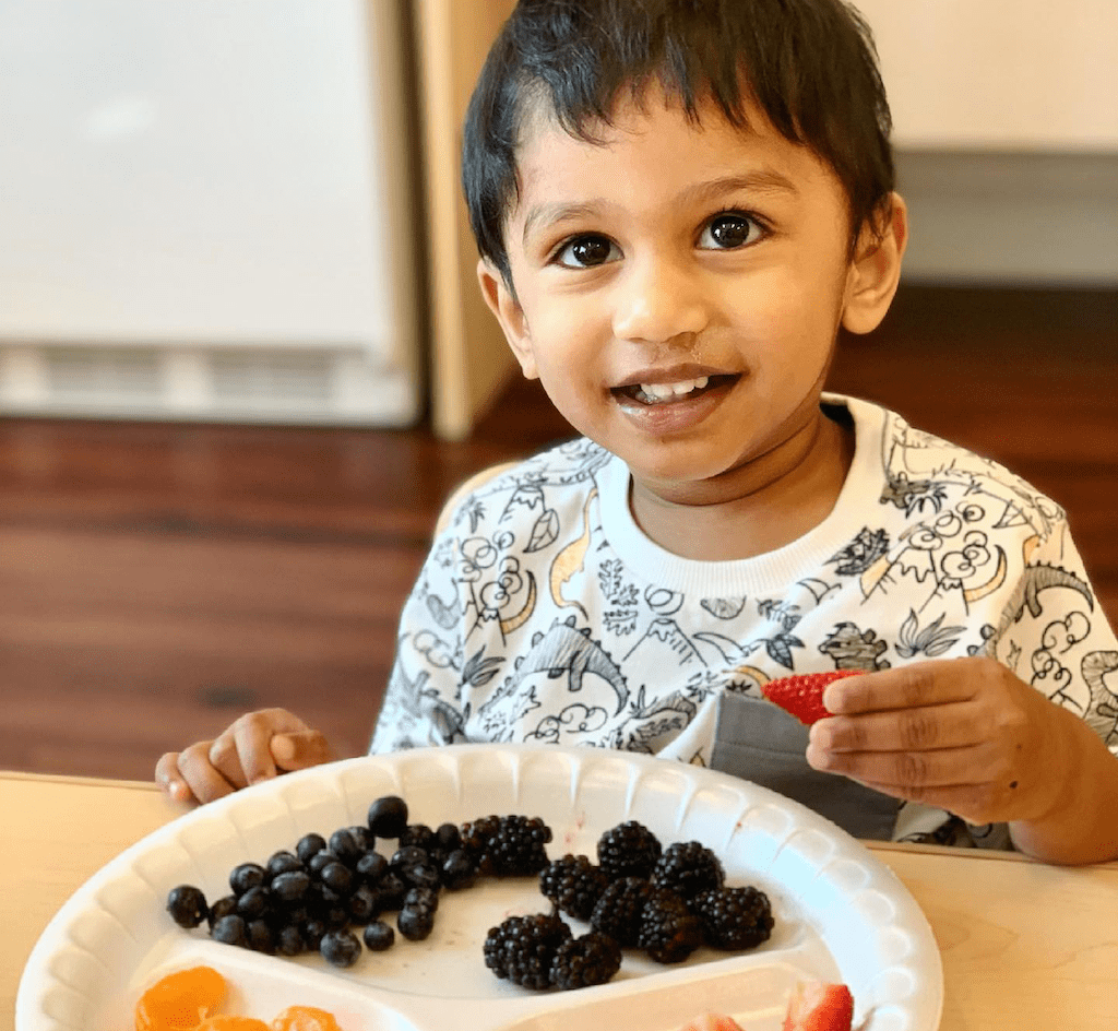 preschool-boy-eating-fruits