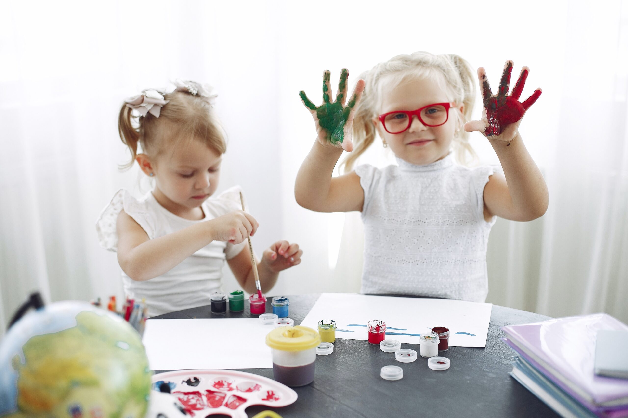 2 toddlers do finger painting