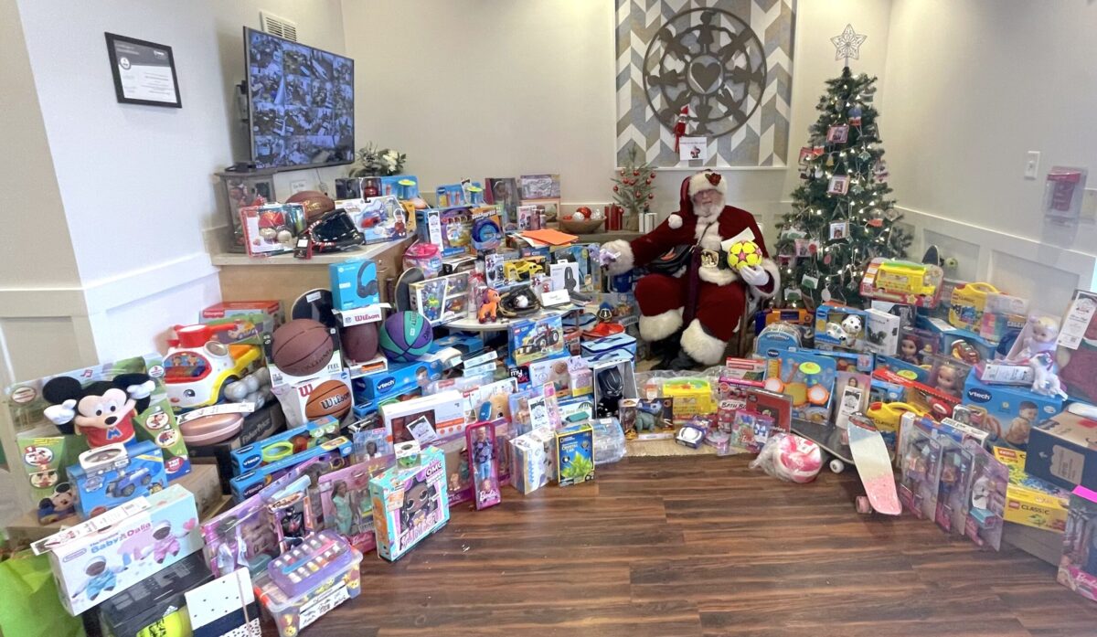 Dublin Santa Toys Holiday Dec 2022-min