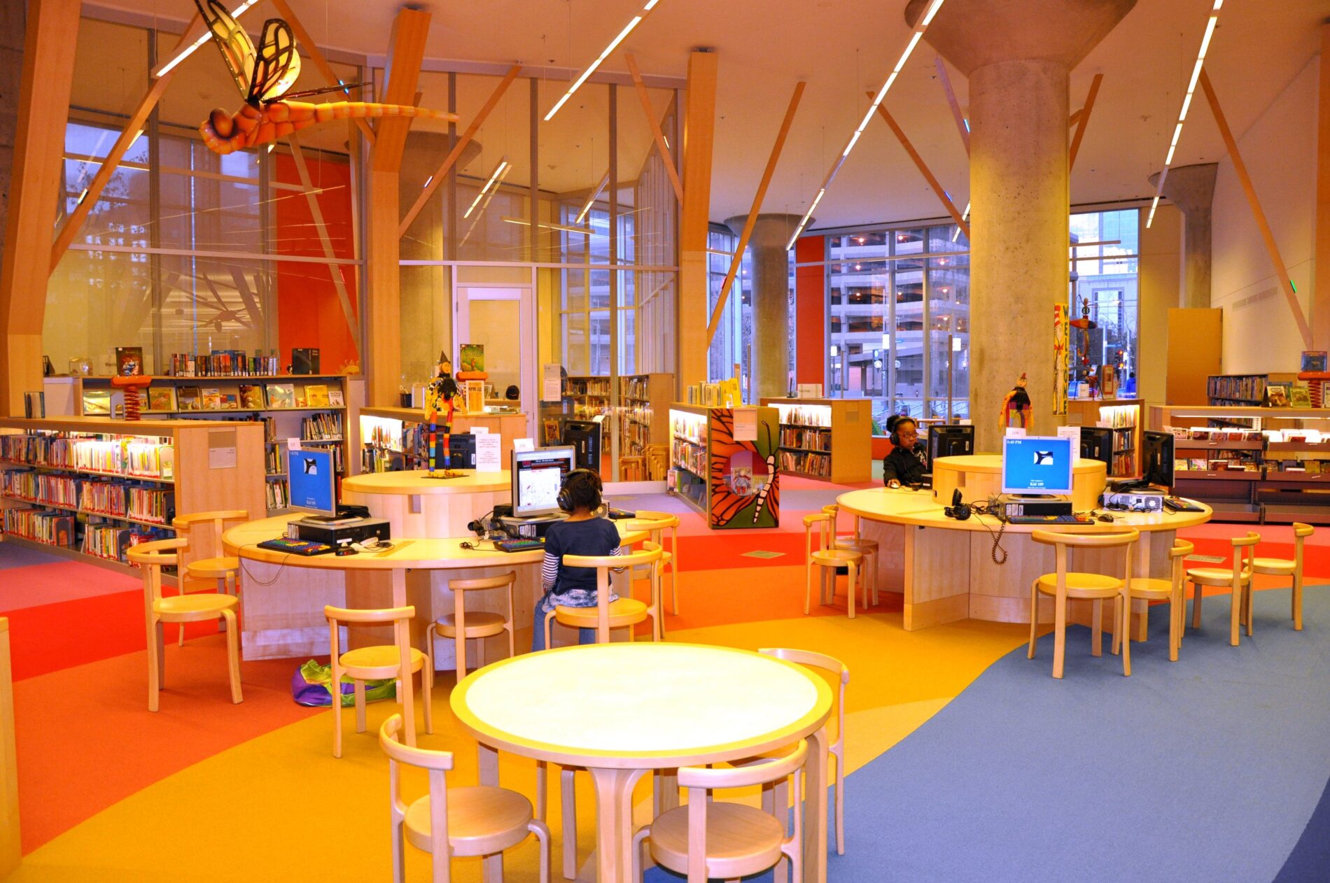 children on computers at Minneapolis Central Library