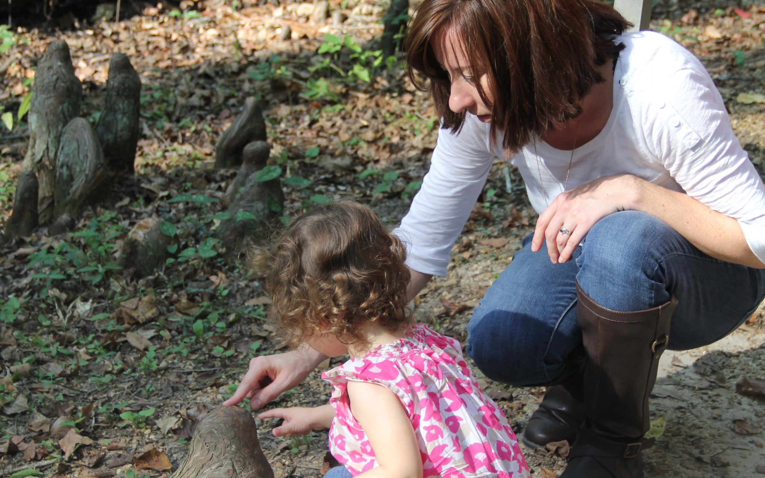 mom and daughter exploring at Natchez Trace Parkway