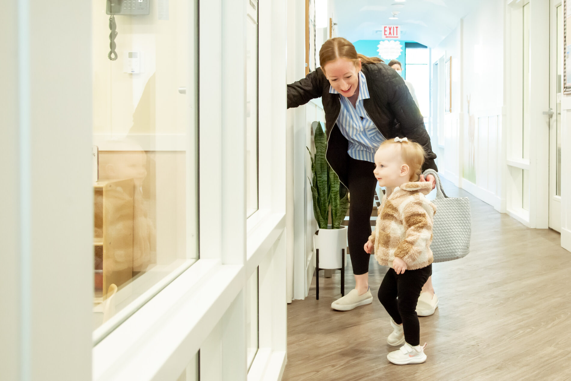 mom dropping off toddler at daycare