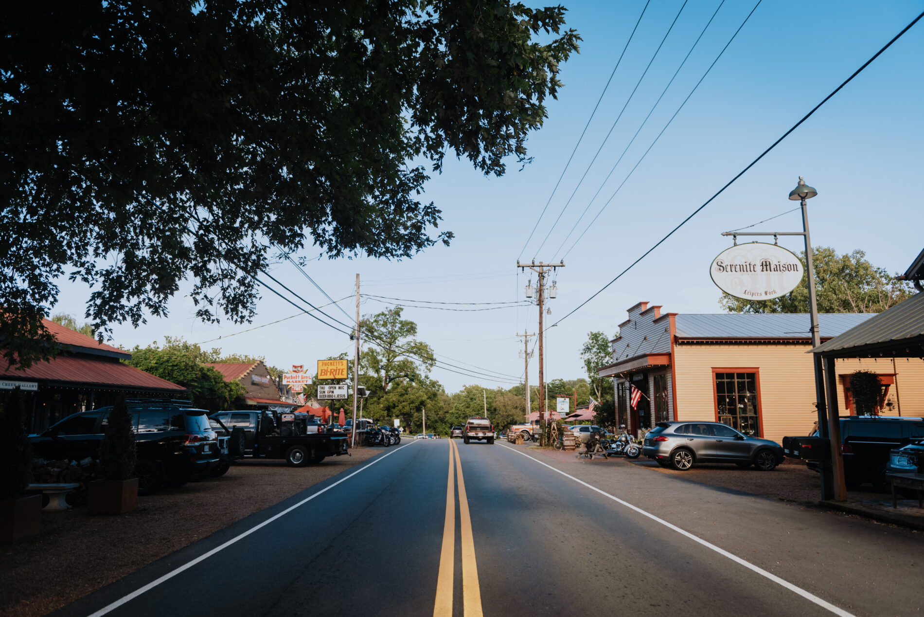 view down Old Hillsboro Road running through heart of LeiperÕs Fork
