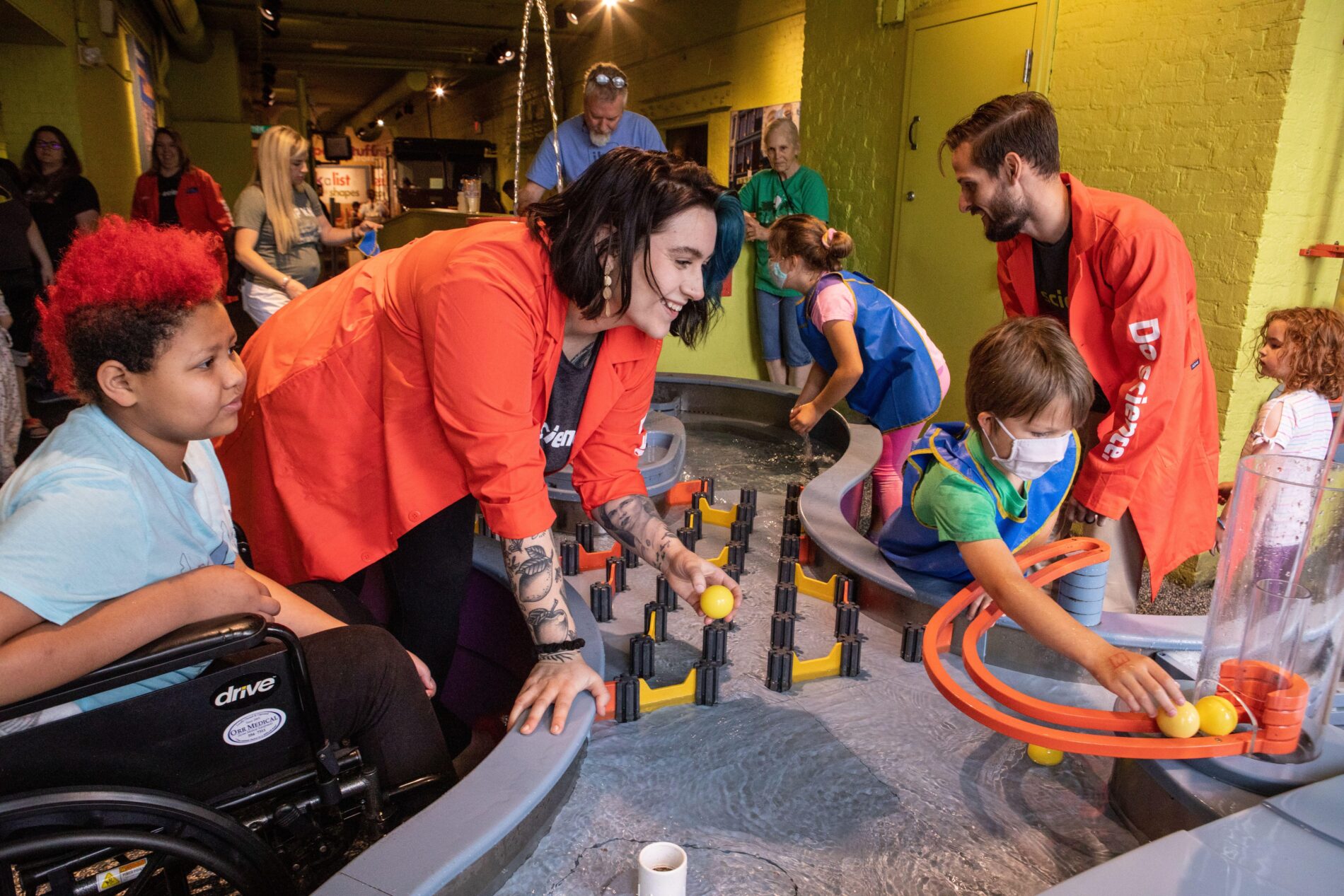 kids playing with exhibits at Kentucky Science Center