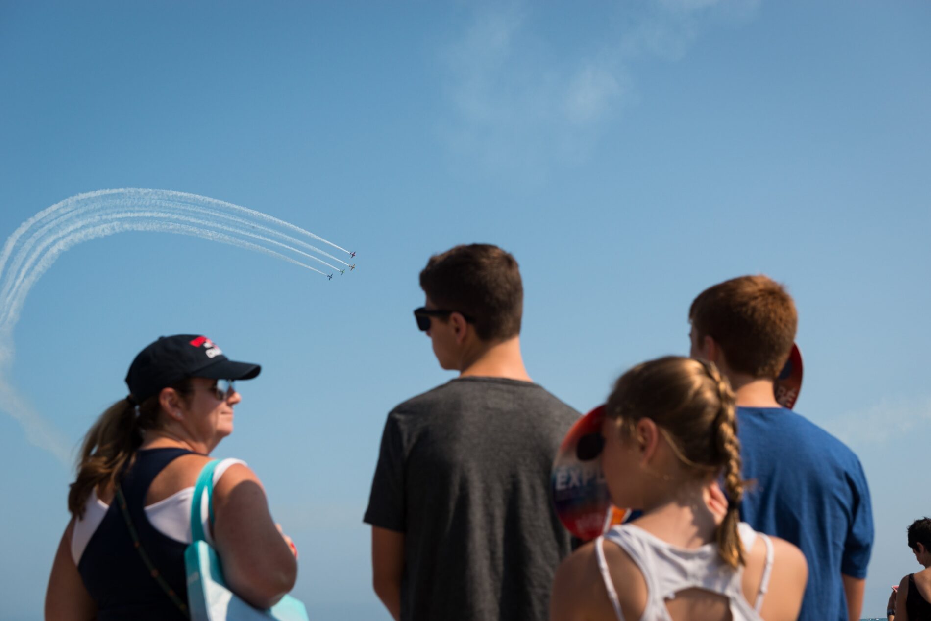 family watching planes fly in Chicago Air and Water Show