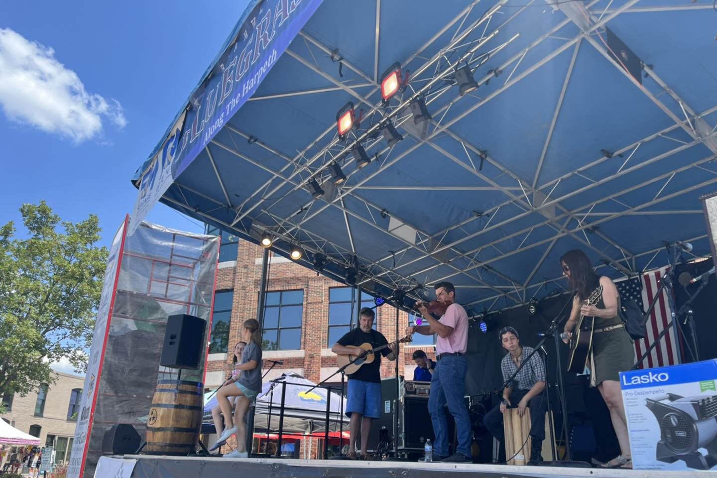 band playing at Bluegrass Along the Harpeth festival