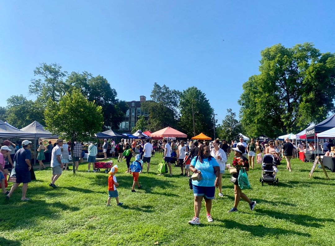crowds at Rickland Park Farmer's Market in Nashville
